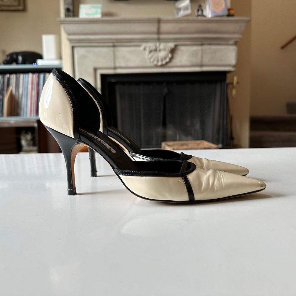 Classy, STUNNING Manolo Blahnik D'Orsay Heels